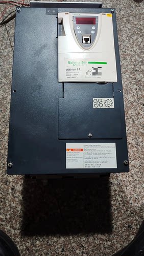 施耐德变频器ATV61HD22N4ADT 功率 ：22Kw 数量：1 台