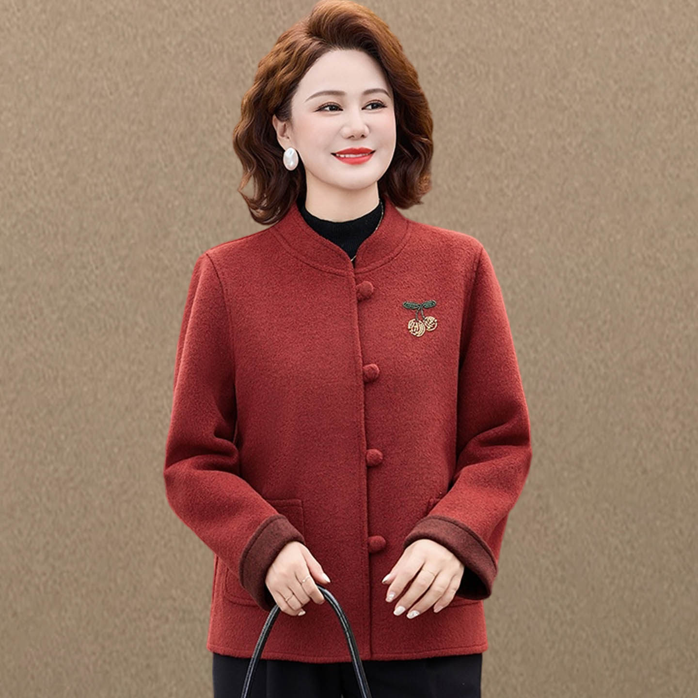 妈妈秋装国风刺绣毛呢外套女2026新款中老年人春秋双面呢大衣短款