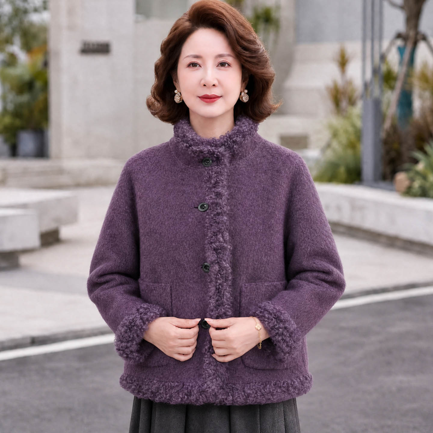 妈妈秋冬装洋气皮毛一体外套2026新款中老年女装加厚毛呢大衣短款