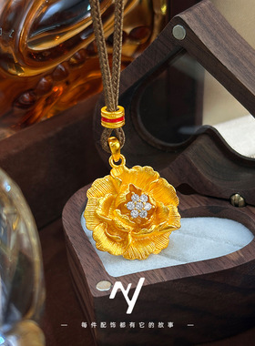 2026新款金店同款古法金錾刻点钻富贵牡丹花吊坠女毛衣链挂坠送礼