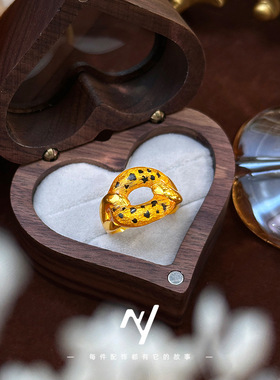 轻奢小众设计感老钱风美拉德豹纹环扣沙金食指戒指 新年送礼批发