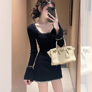 气质钉珠黑色长袖修身针织连衣裙女2026早春季千金风修身A字短裙