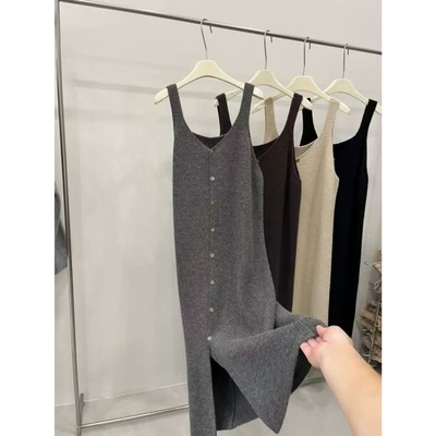 300斤V领吊带针织裙长款过膝