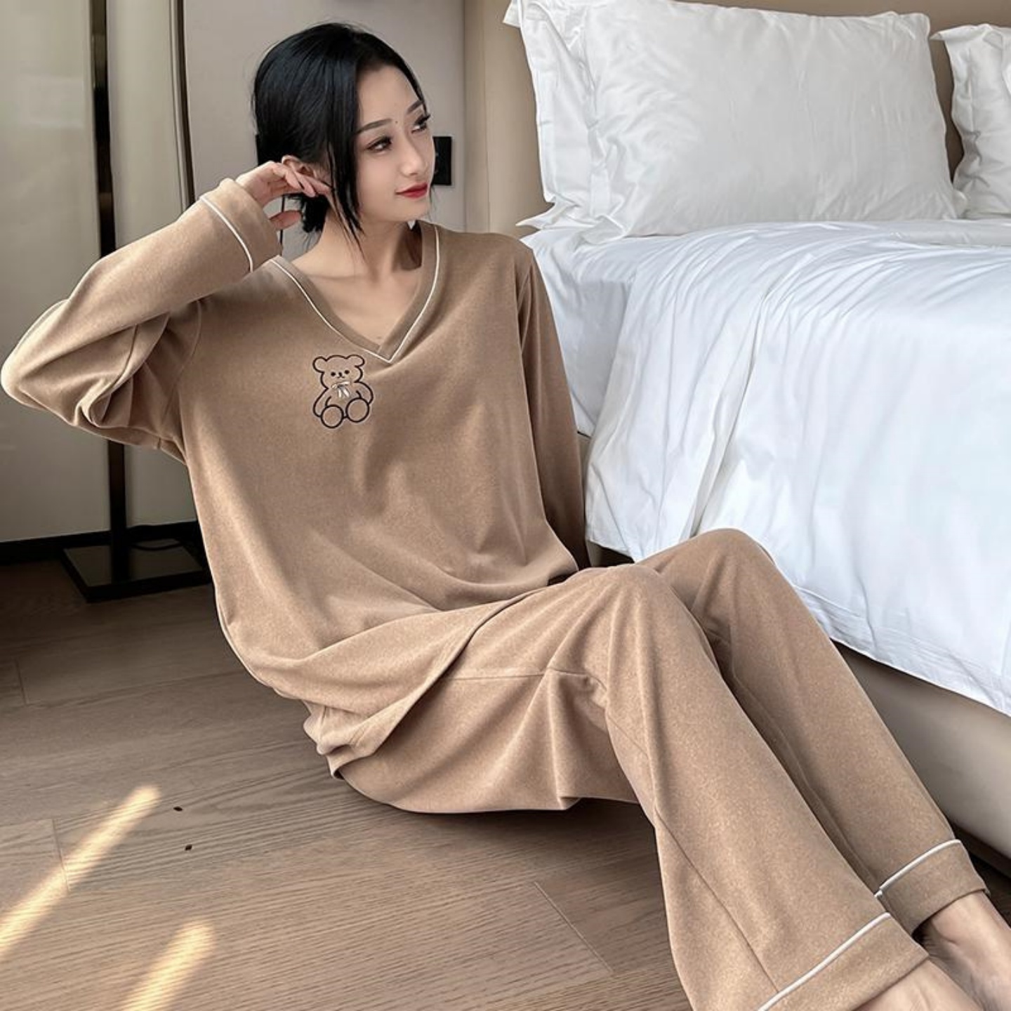 德绒V领小熊睡衣女秋冬款