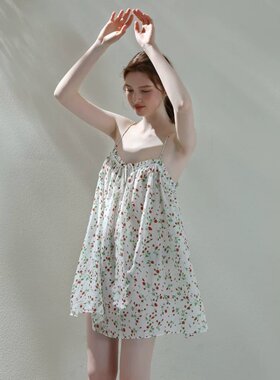 甜美少女感碎花吊带睡裙