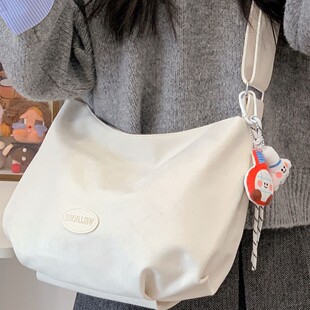 秋冬季 毛呢棕色褶皱单肩包 大容量感通勤斜挎包包女士2026新款