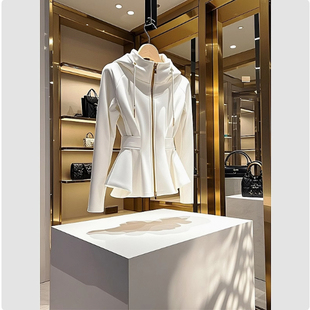 请果断收，秒收！搭配度狂高今年流行白色立领连帽收腰卫衣外套女