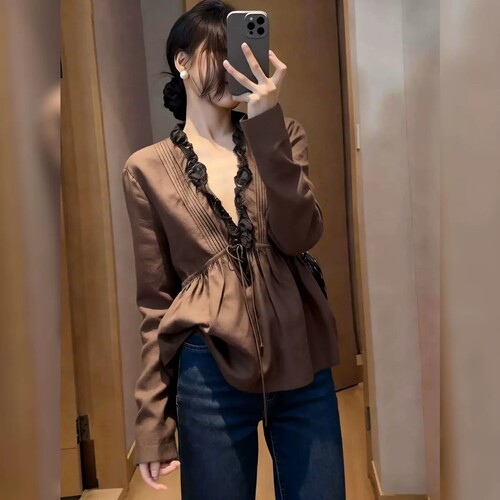 复古休闲慵懒松弛感随性新款咖色上衣女2026早春v领立体花朵衬衫