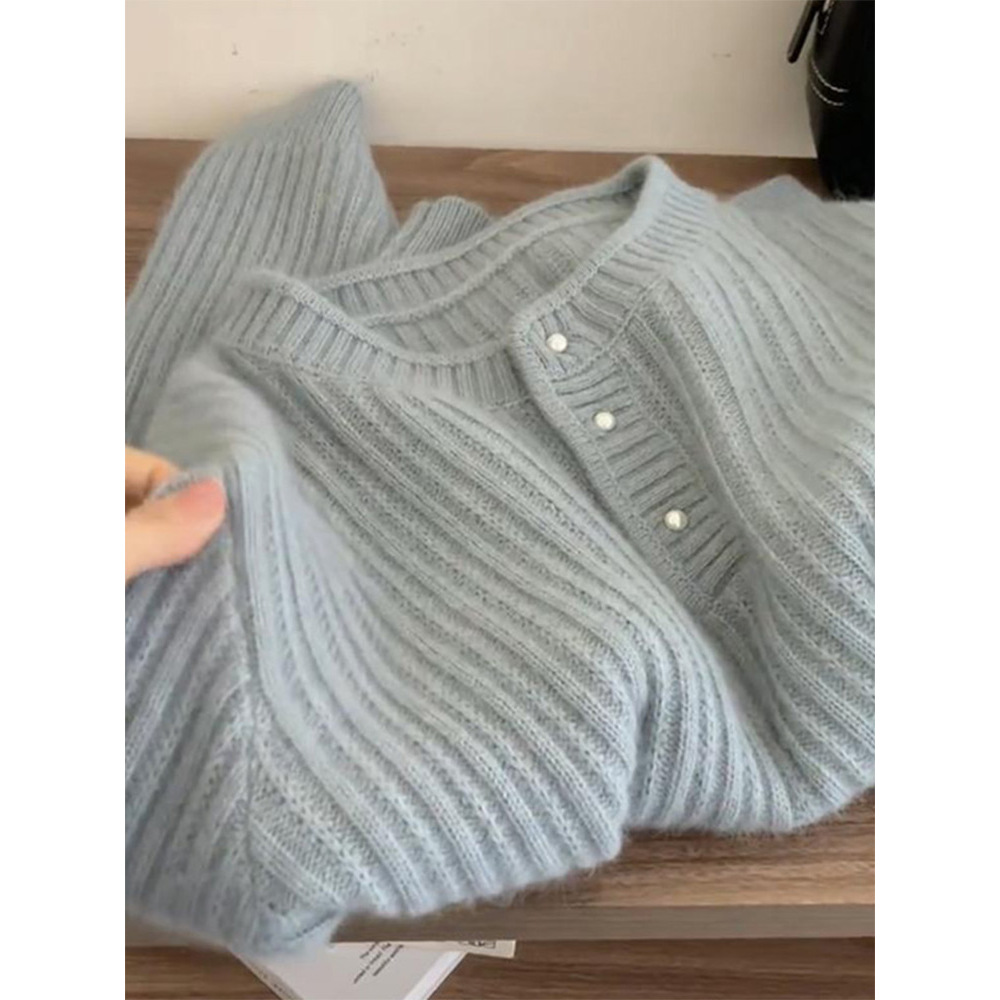 高级感雾霾蓝针织毛衣女2024年秋冬新款糯叽叽盐系长袖打底羊毛衫