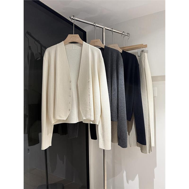 怒推！外贸单品质， 通勤挺括60支高密V领螺纹平针羊毛毛衣开衫女