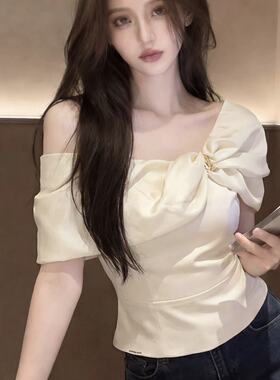 今年流行洋气独特超好看小衫2026新款超火减龄法式别致很仙的上衣