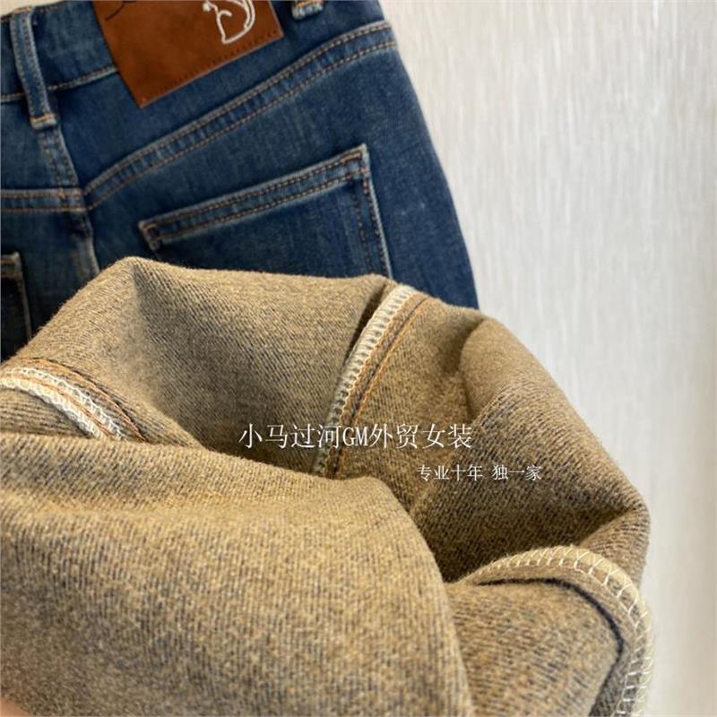 怒推！！细节是真的外贸厂水准~时髦皮标小猫刺绣斜拼植绒牛仔裤