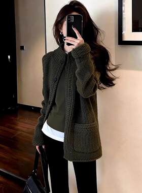 软糯慵懒风立领单排扣墨绿色毛衣外套冬季女装2026新款百搭针织衫