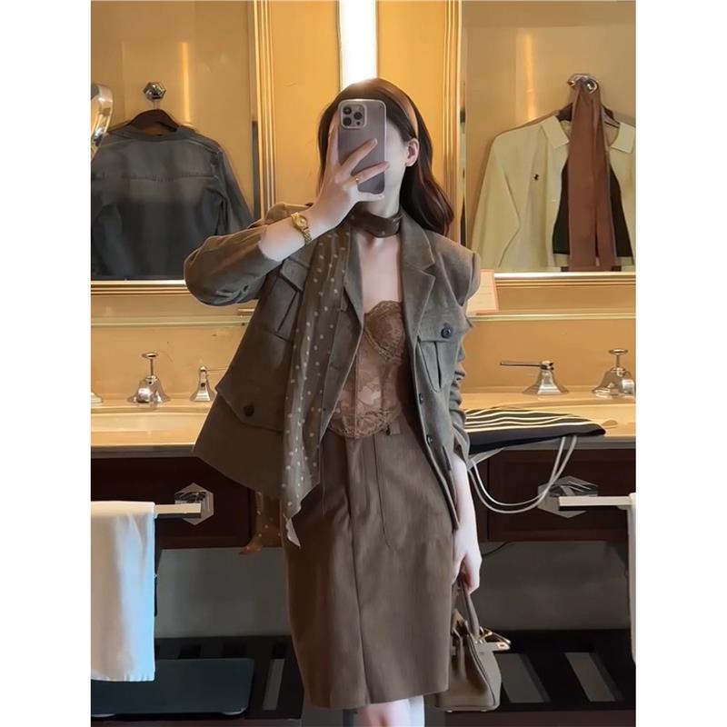 秒收！微胖复古老钱风正肩翻领咖色外套女25秋季美拉德氛围感穿搭