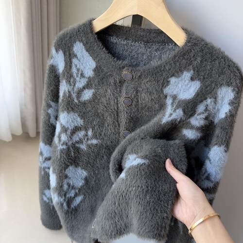 挚爱推荐！柜单900+软糯毛绒感 秋季休闲圆领针织开衫毛衣外套女