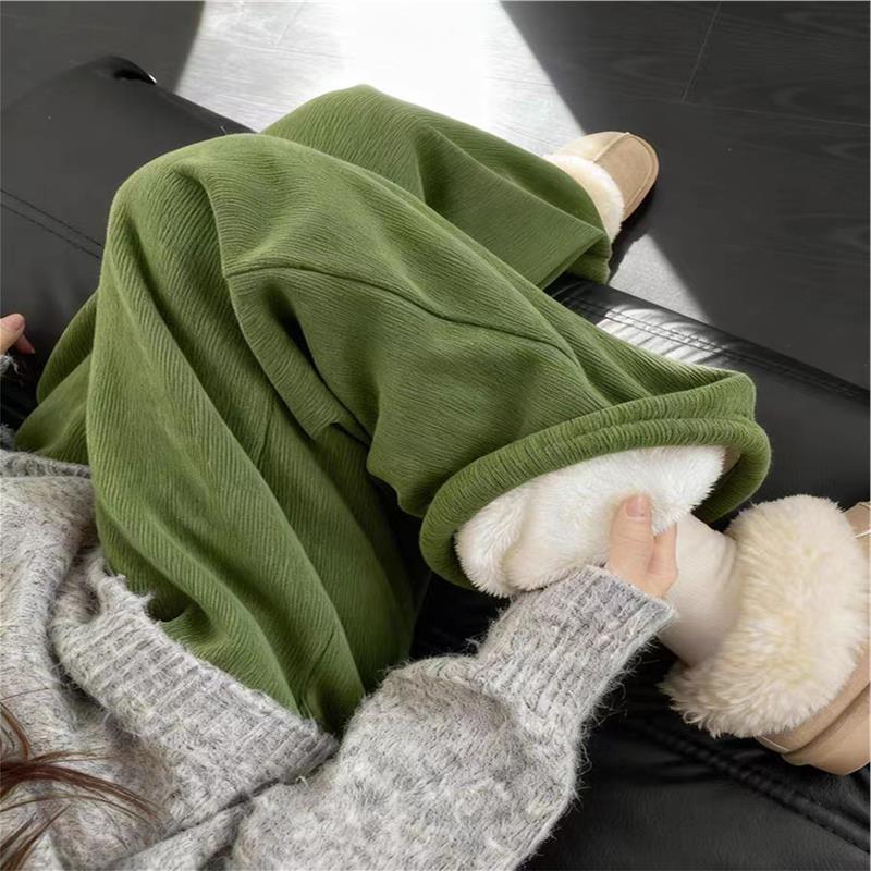 绿色加绒加厚灯芯绒裤子今年流行爆款羊羔毛冬季直筒宽松保暖棉裤