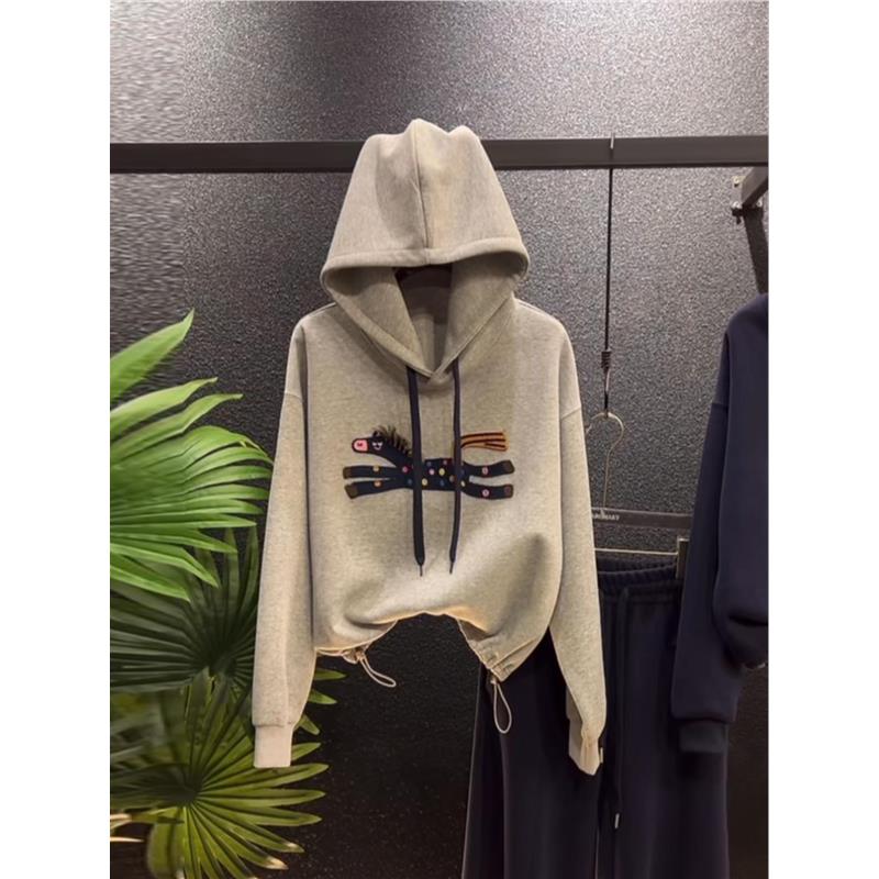 挚爱推荐！独特小马刺绣连帽加绒加厚卫衣女秋冬新款抽绳百搭上衣