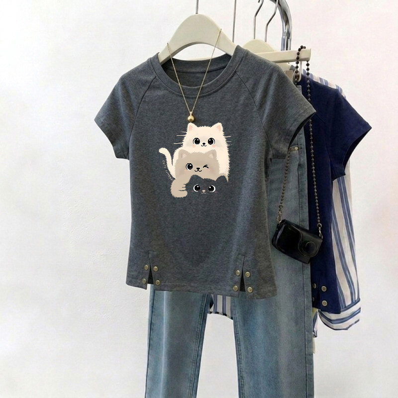 正肩短袖T恤女卡通小猫印花夏季开叉纽扣小众设计感漂亮绝美上衣