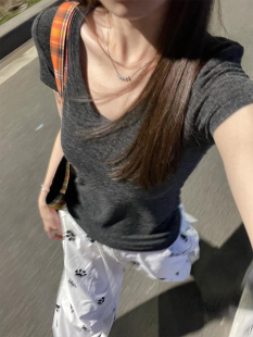 高级感正肩短袖t恤衫女款夏季时尚灰色U领修身显瘦露锁骨上衣辣妹
