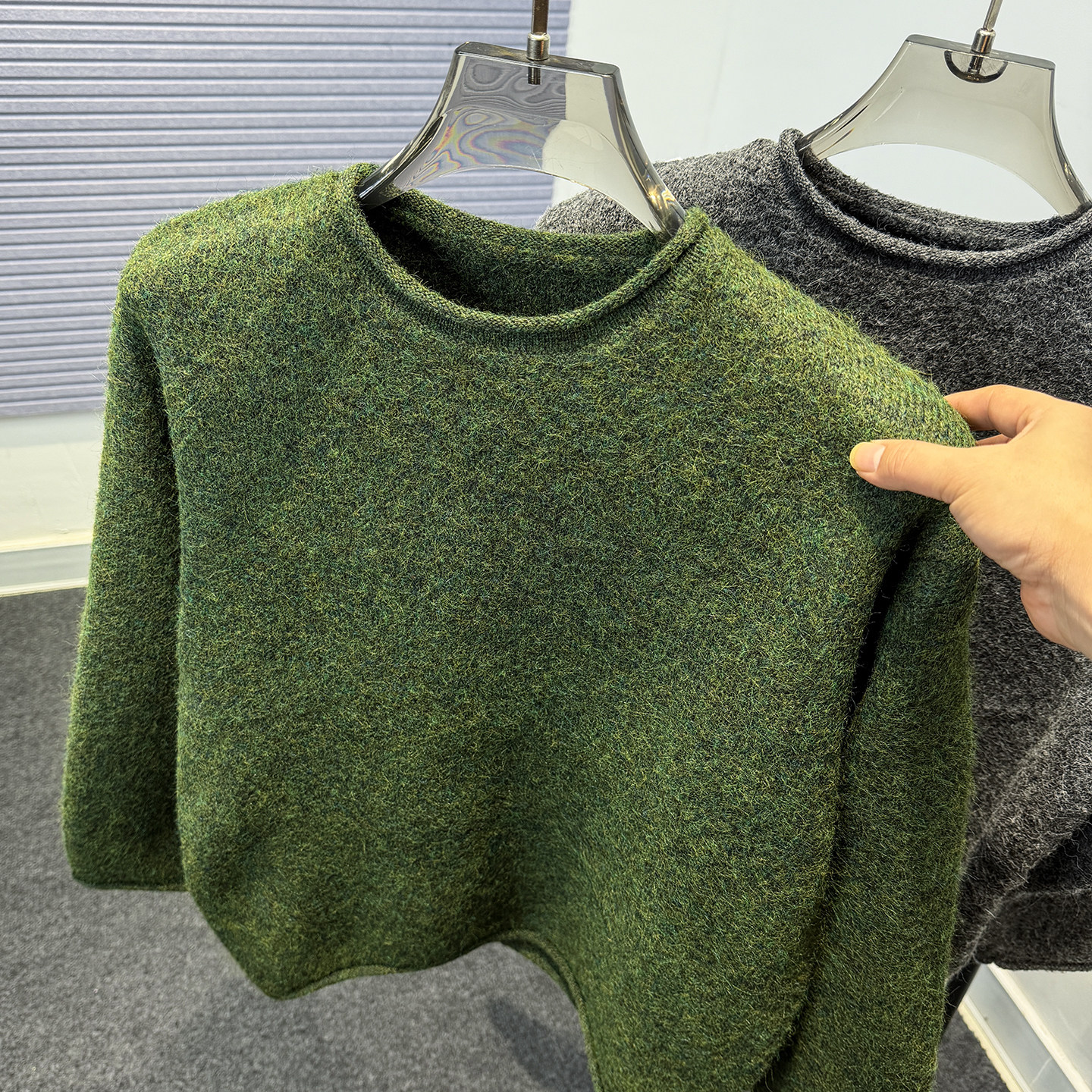 卷边领夹色毛衣男秋冬季男装韩版潮流宽松休闲套头针织衫加厚线衣