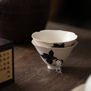鱼戏草木灰纯手绘玉兰花陶瓷花口斗笠茶杯高颜值主人杯品茗杯单杯