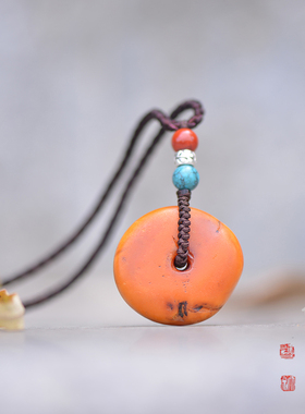 古董老蜜蜡细腻吊坠