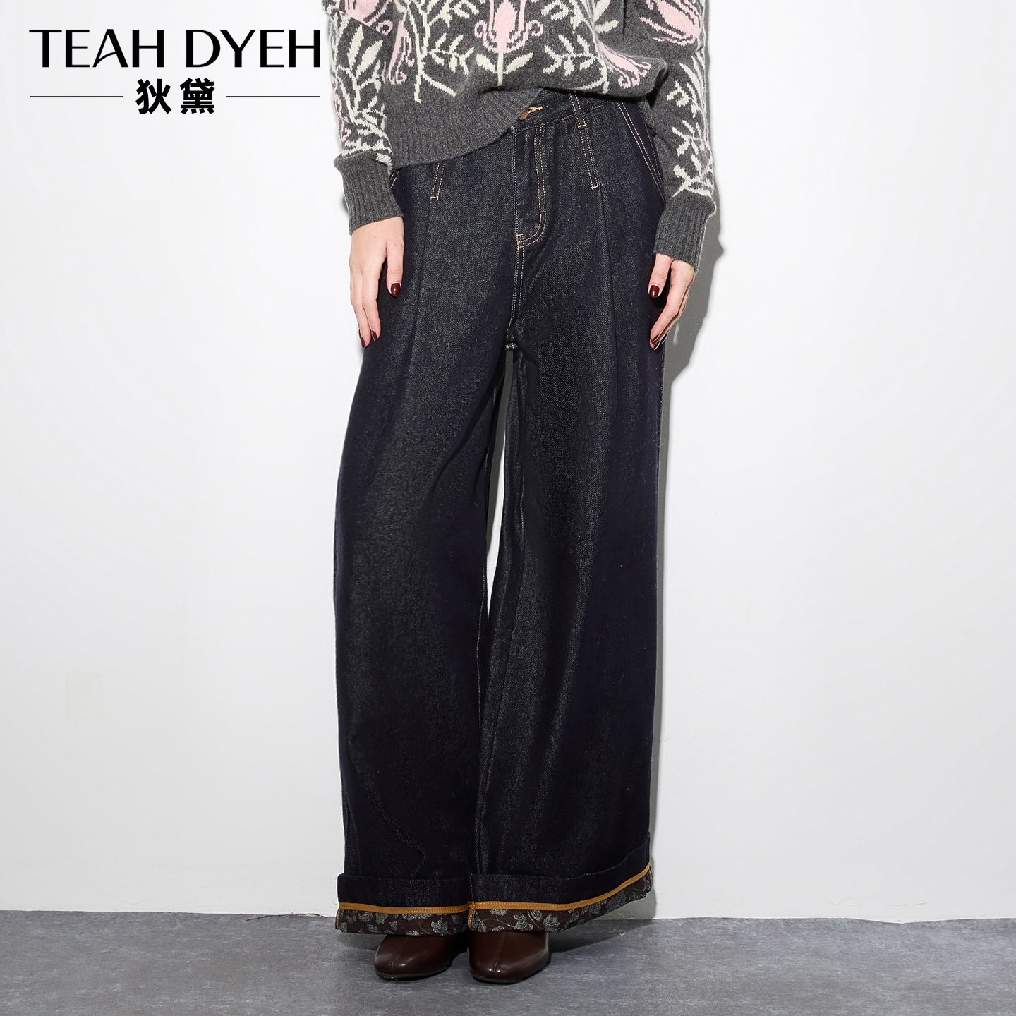 撞色复古印花直筒宽松牛仔长裤女