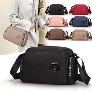 新款 女士斜挎包大容量单肩女包旅行背包 多层轻便中年妈妈质感时尚