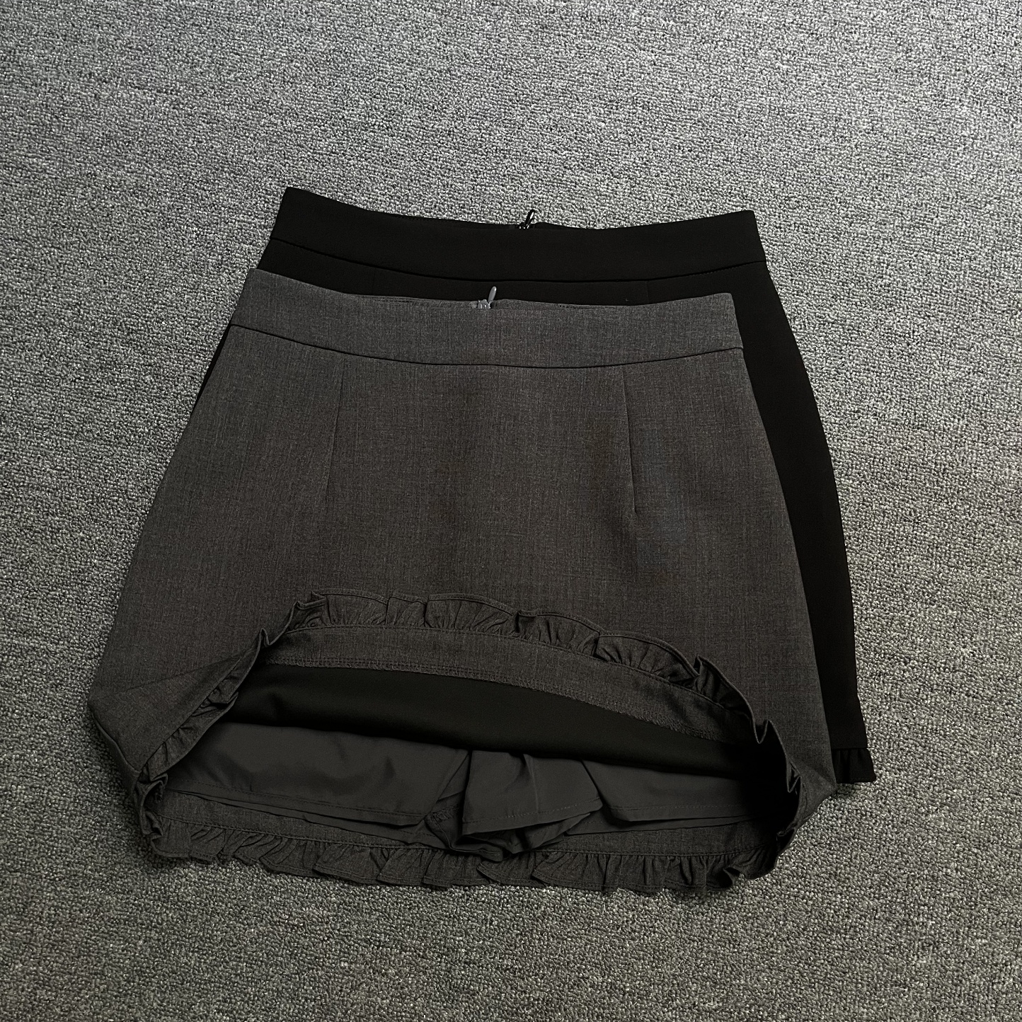 深灰色西装面料小a版半身裙2025夏季新款洋气荷叶边女士大码短裙