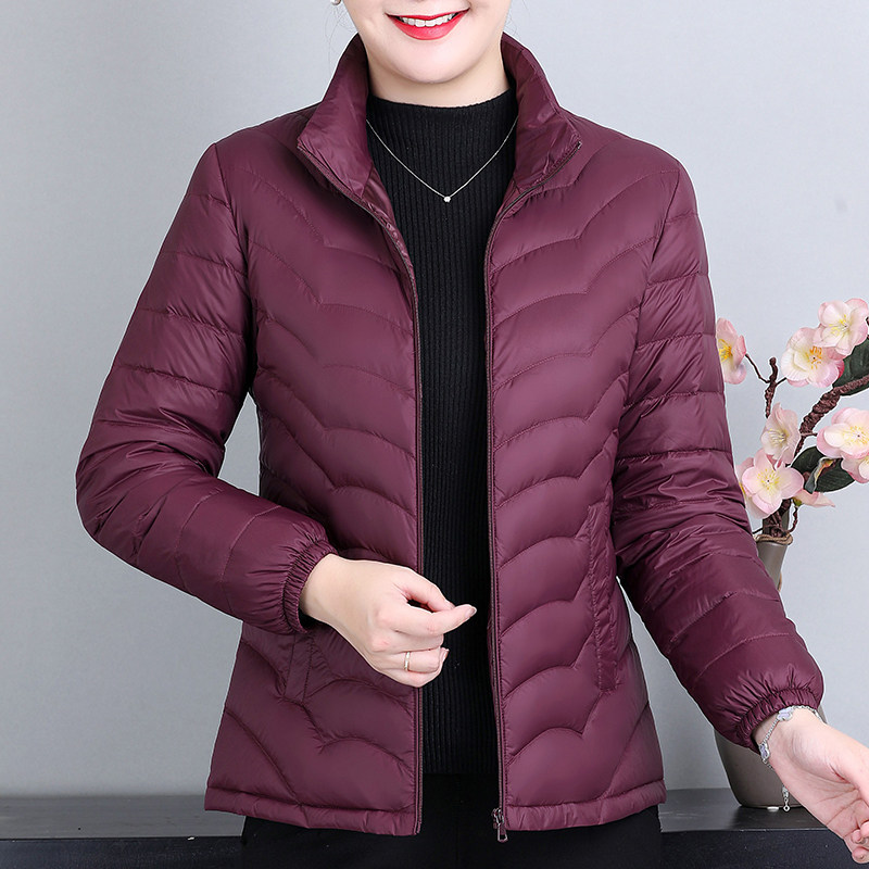 中老年人羽绒服女短款妈妈装冬季宽松大码轻薄保暖老太太奶奶外套