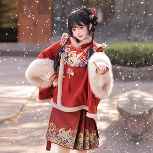 青殿下原创 马踏飞燕 马年拜年服冬装汉服红色斗篷短款马面裙过年