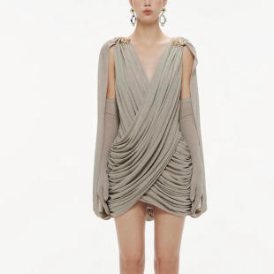 连衣裙女棉涤修身 欧美风2026春季 包臀无袖 领性感修身 型 纯色深V