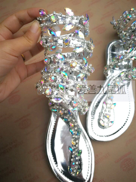 银色水钻夹趾缠绕蛇形坡跟鞋绑带