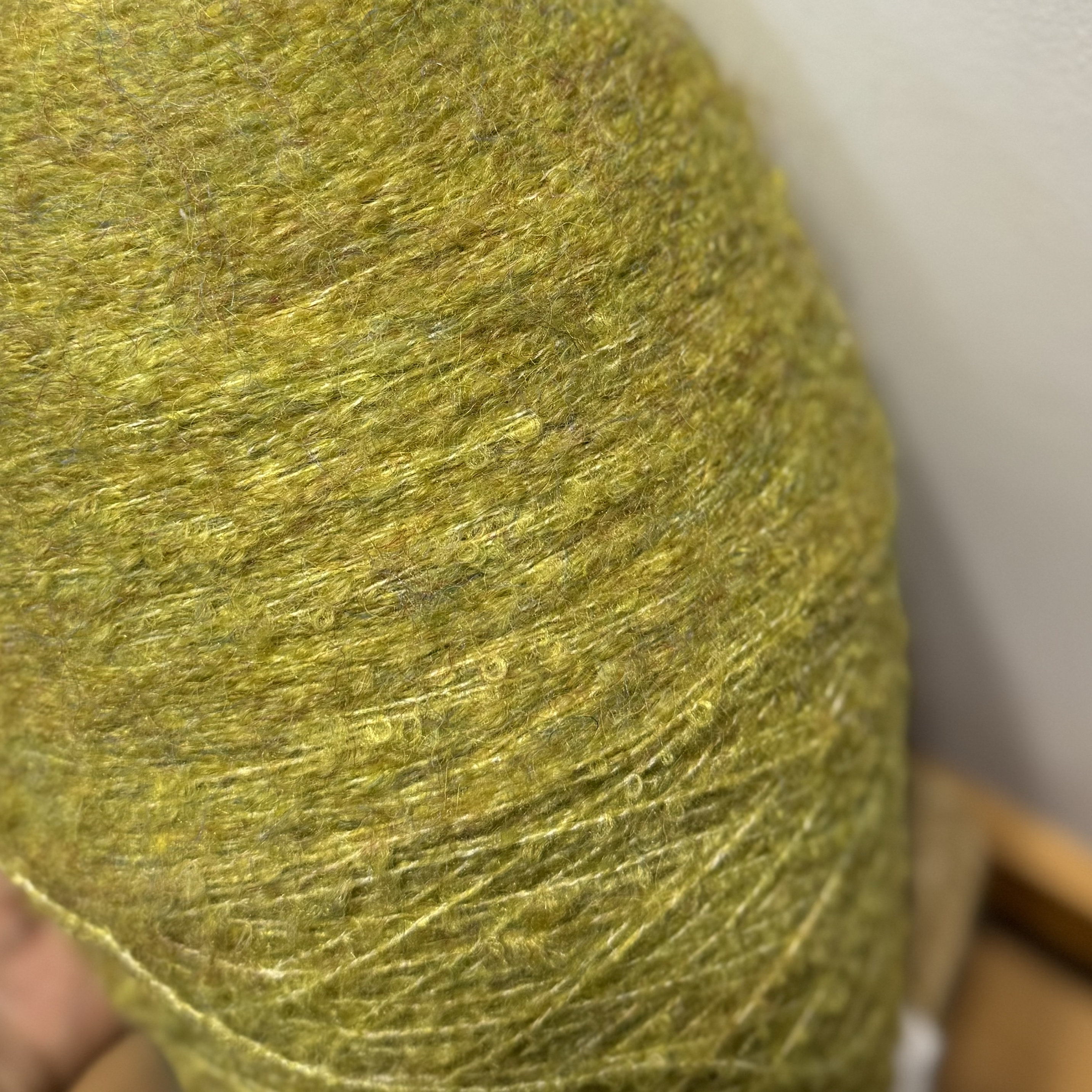 进口高比例绿色油画感羊毛线手工编织透气柔软钩针毛线团衣帽围巾