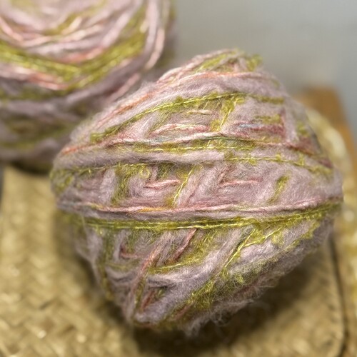 美拉德紫色系手编特色羊毛手混线外套发卡衣服包围巾帽子毛线团