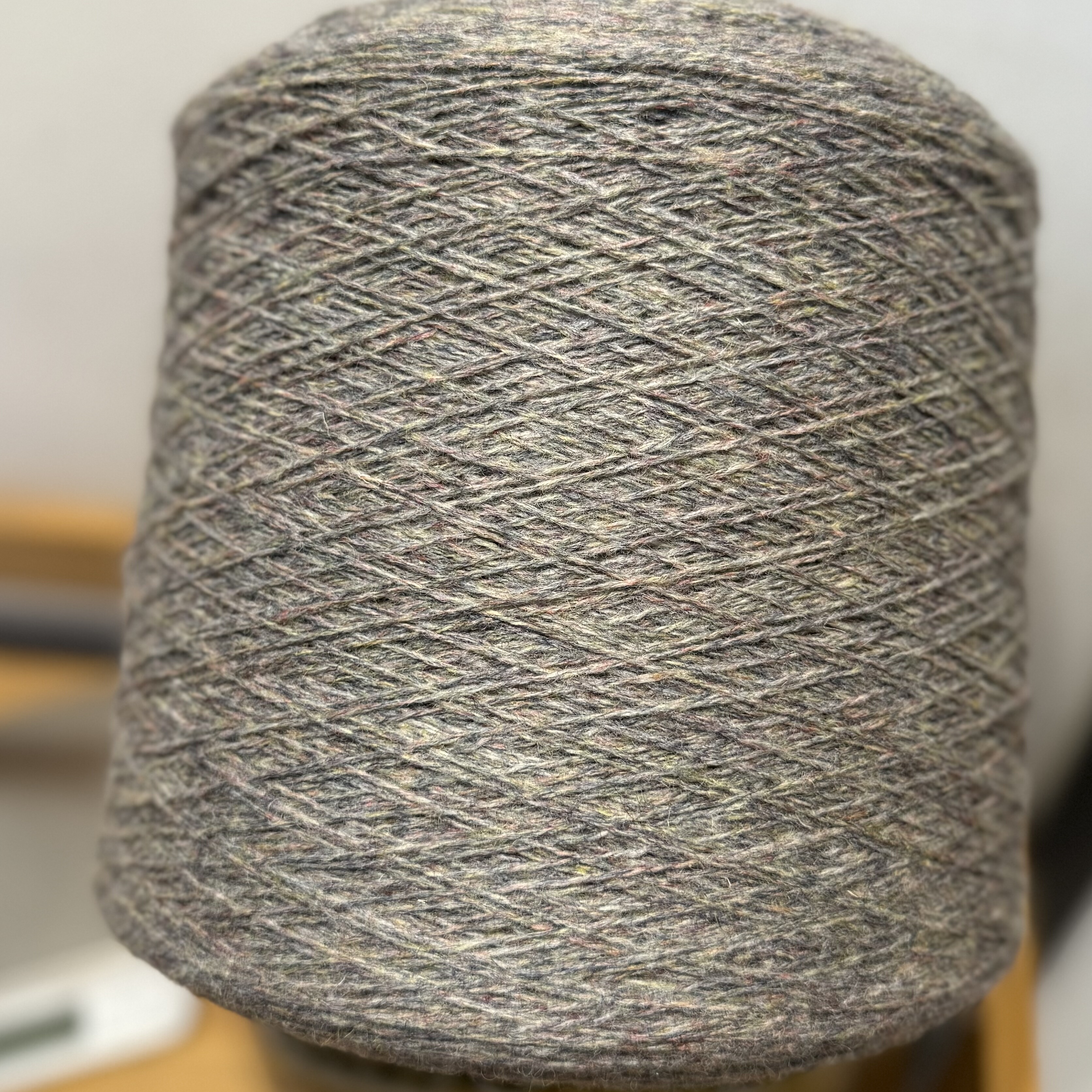 美拉德灰色夹花意大利原桶80羊毛2/9支外套衣服包围巾手工毛线团