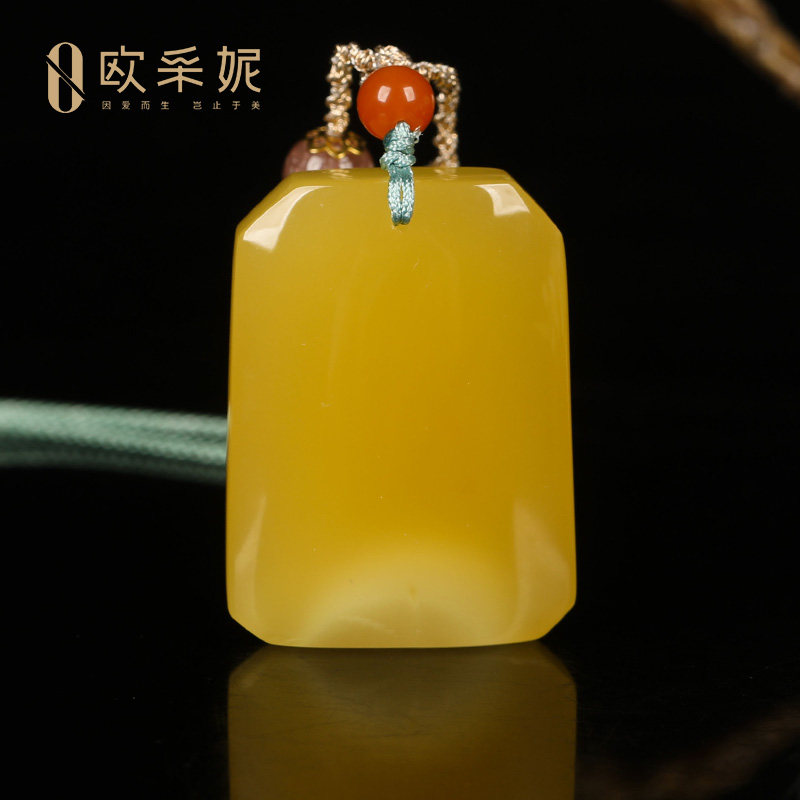 欧采妮蜜蜡吊坠【珍藏平安无事牌】天然琥珀鸡油黄新满蜜挂链俄料