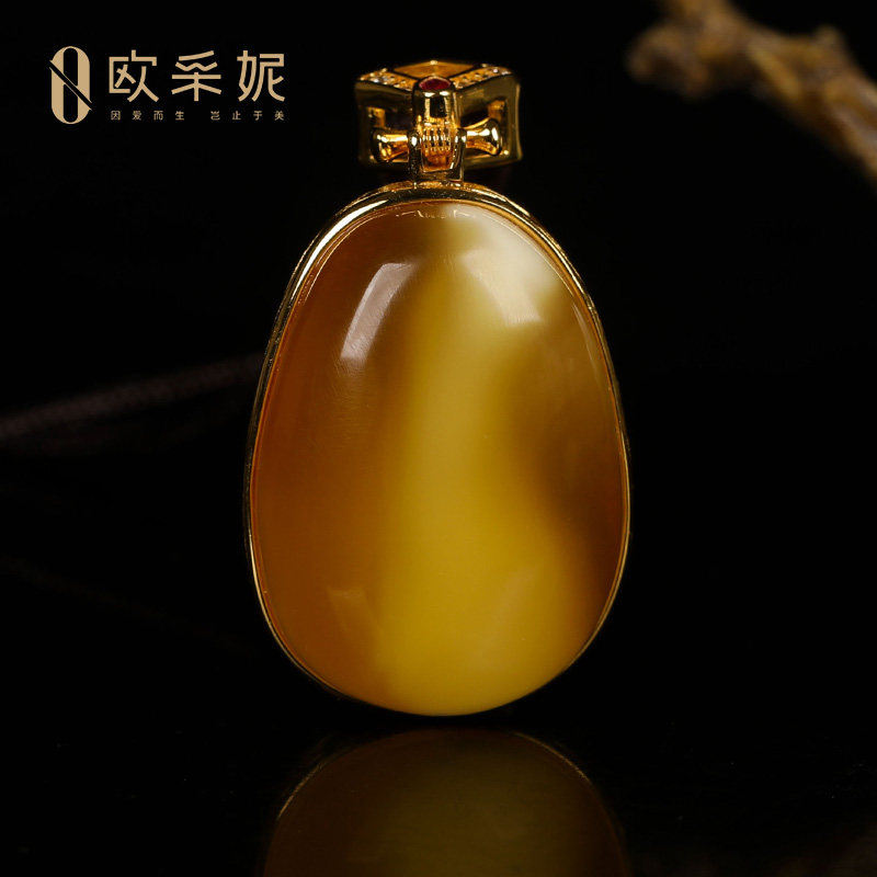 天然白花蜜银镶包边吊坠孤品