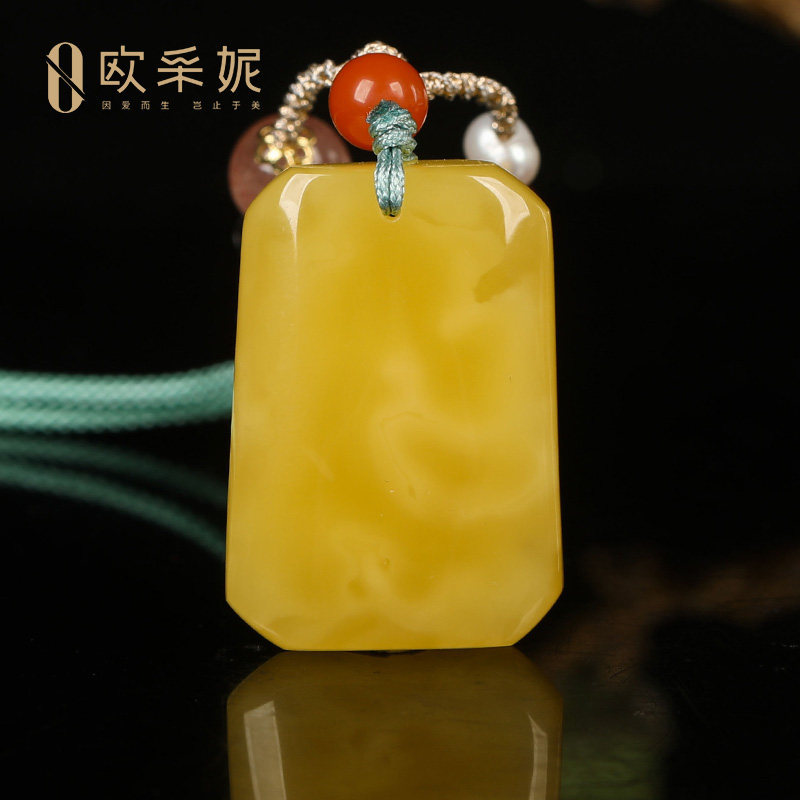 欧采妮蜜蜡吊坠【珍藏平安无事牌】天然琥珀鸡油黄新满蜜挂链俄料