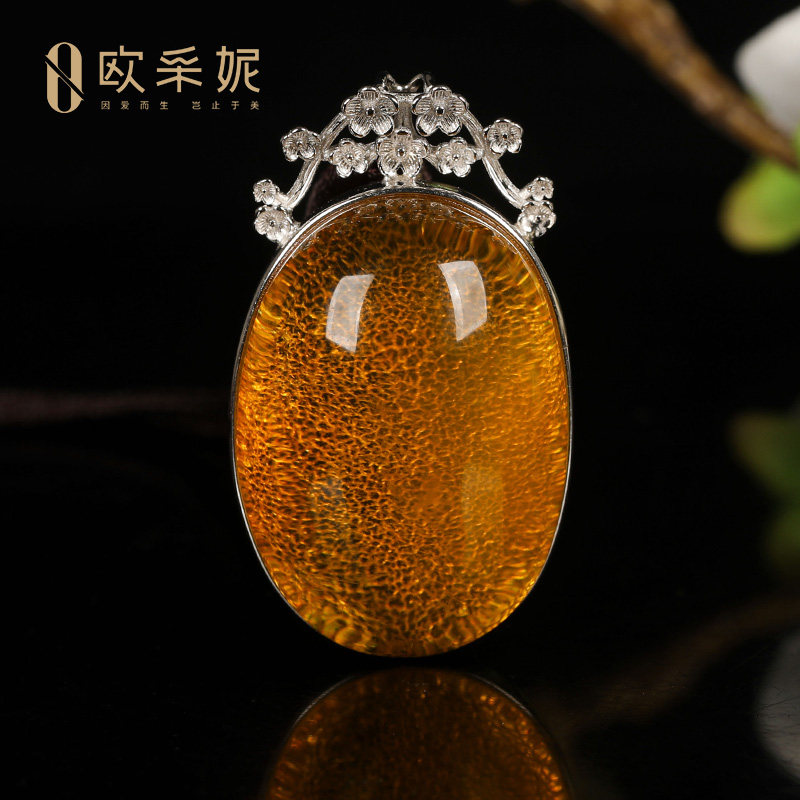 欧采妮天然原石鸡油红蜜蜡吊坠
