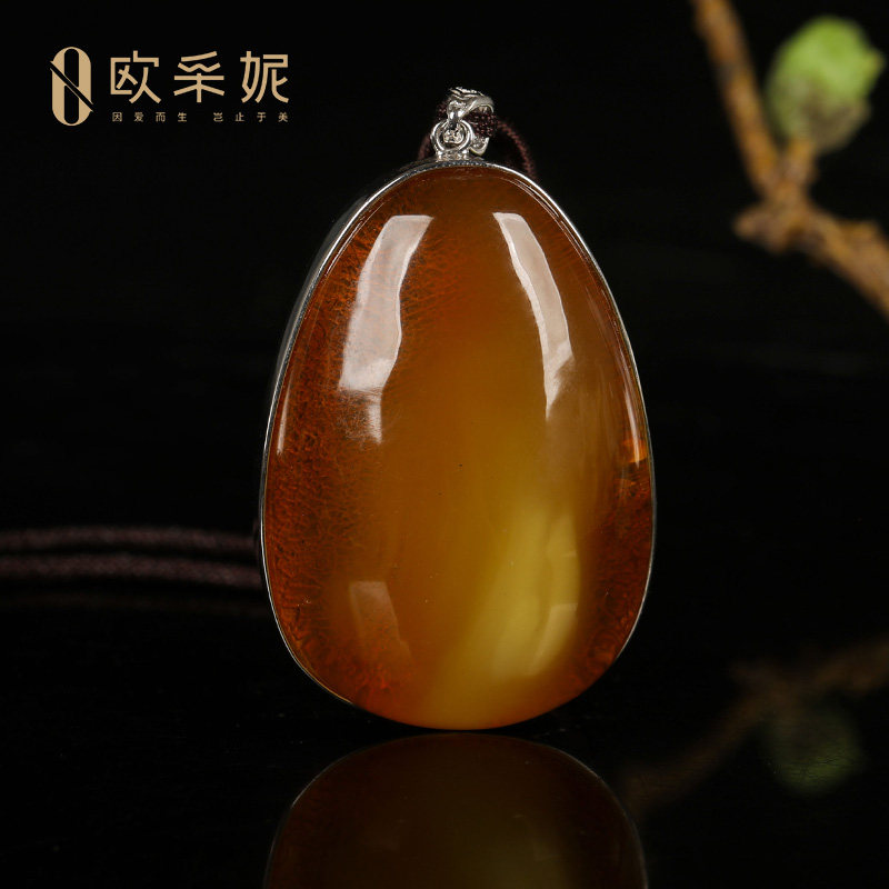 欧采妮天然原石鸡油红蜜蜡吊坠