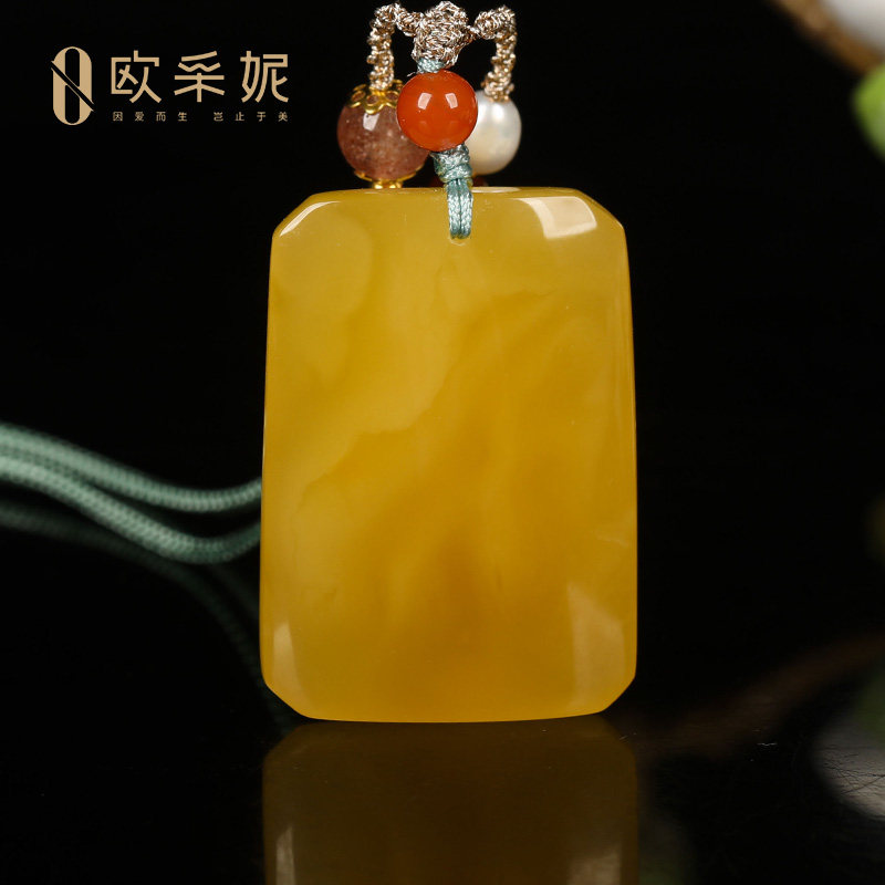 欧采妮蜜蜡吊坠【珍藏平安无事牌】天然琥珀鸡油黄新满蜜挂链俄料