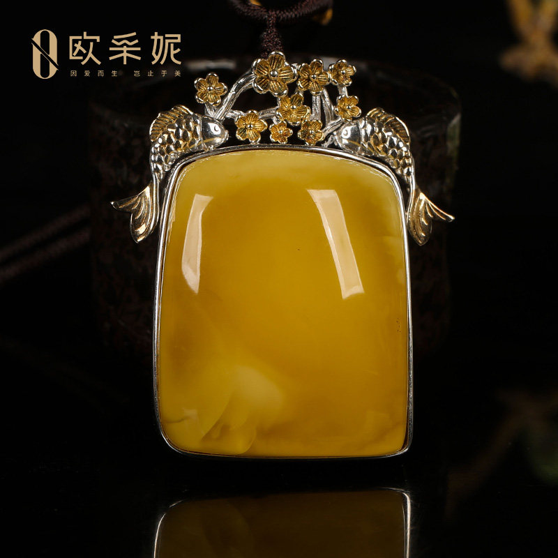 欧采妮天然原石鸡油黄蜜蜡吊坠