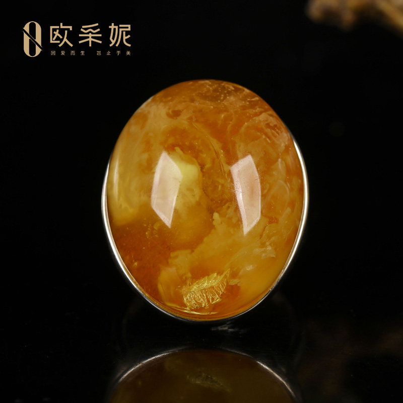 欧采妮天然琥珀S925银镶戒指