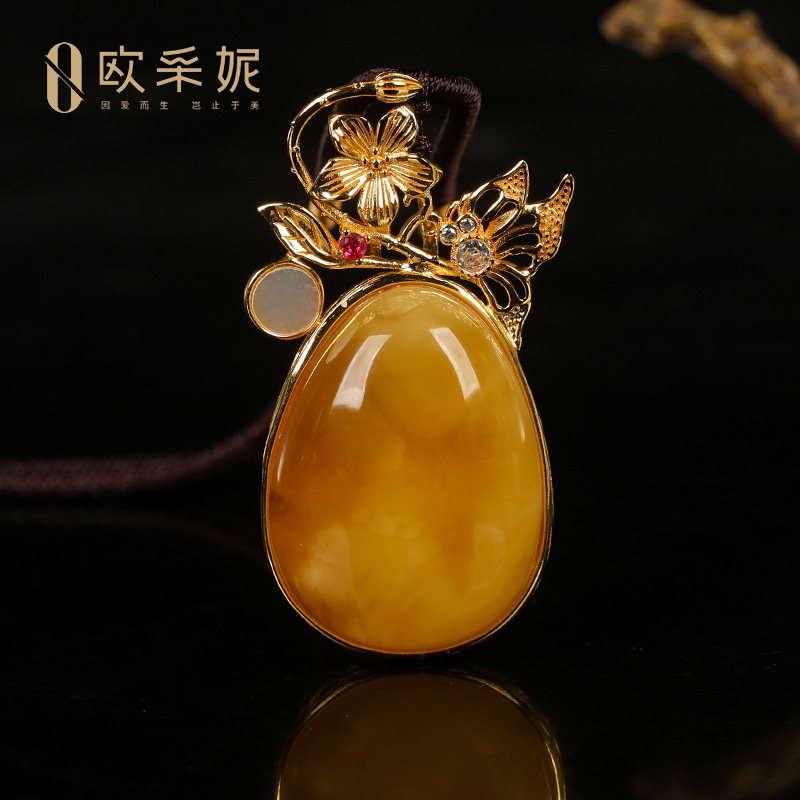 欧采妮蜜蜡吊坠【珍藏留皮水滴】天然琥珀S925银镶鸡油黄挂坠孤品