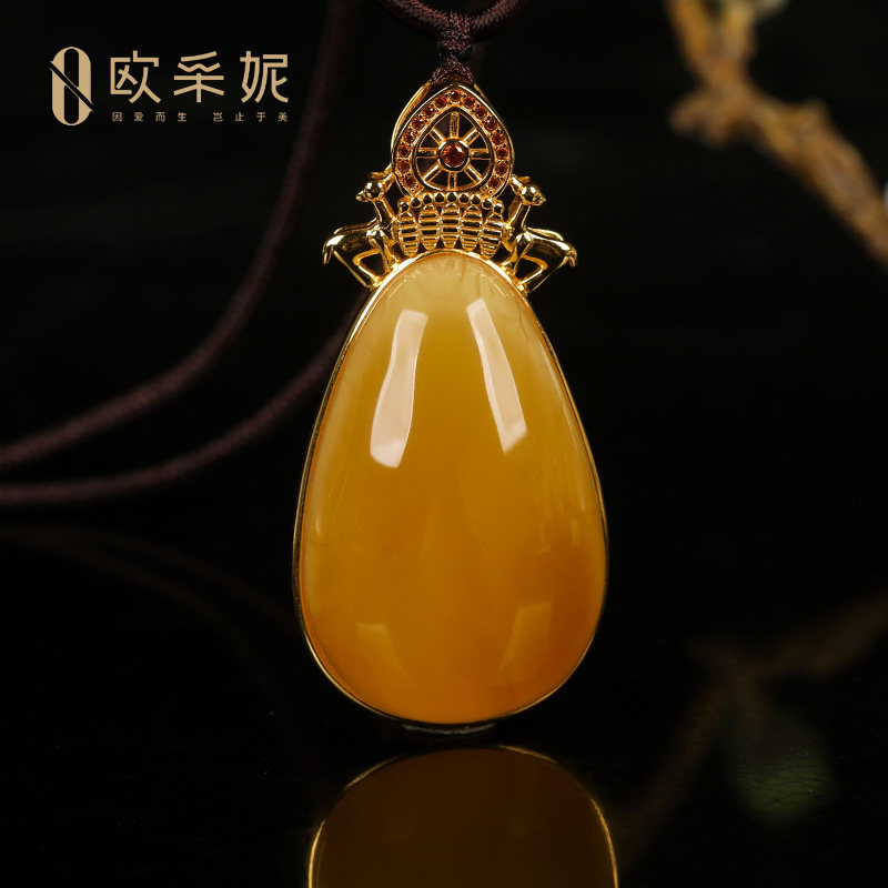 欧采妮蜜蜡吊坠【珍藏纯色鸡油黄水滴】天然琥珀S925银镶满蜜挂坠