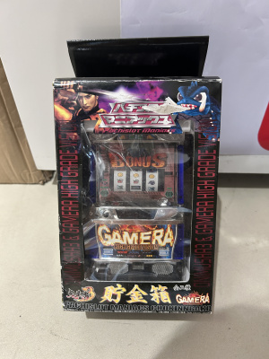 全新未使用，加美拉和鬼武者联名版，缩小存钱罐，抽奖机娃娃机