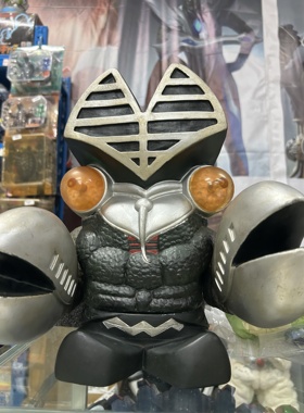 日版，初代奥特曼巨大巴尔坦星人储存钱罐，投入硬币有巴尔坦笑声