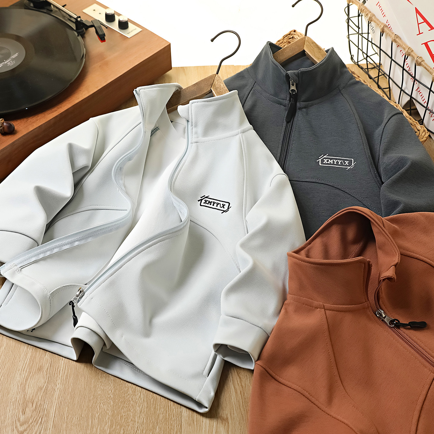 男童外套春秋2026新款儿童时髦休闲运动上衣中大童立领防风衣服潮