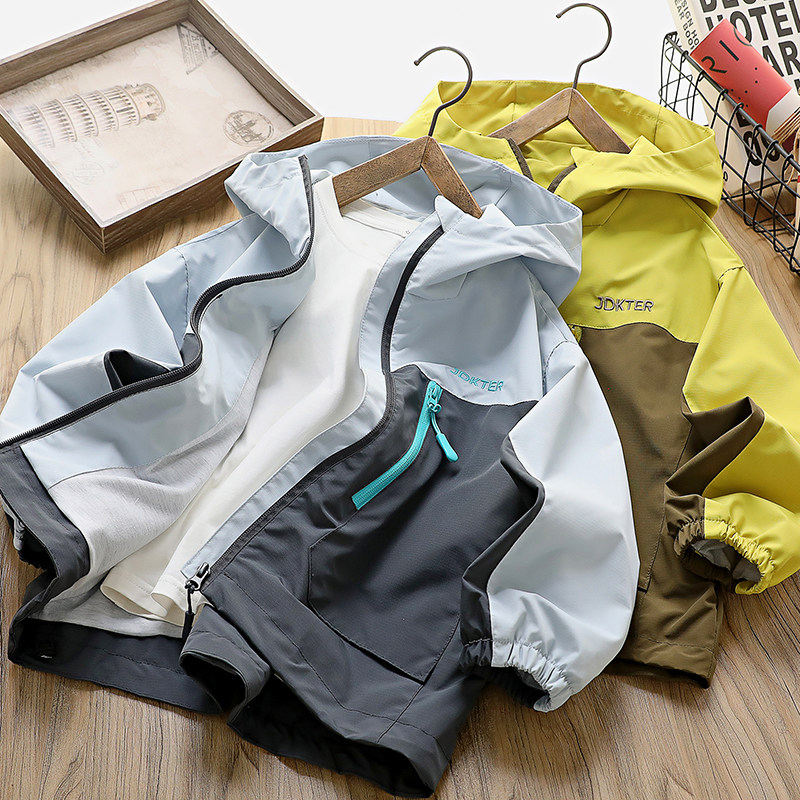 男童冲锋衣外套春秋2026新款拼色儿童户外运动上衣中大童帅气衣服